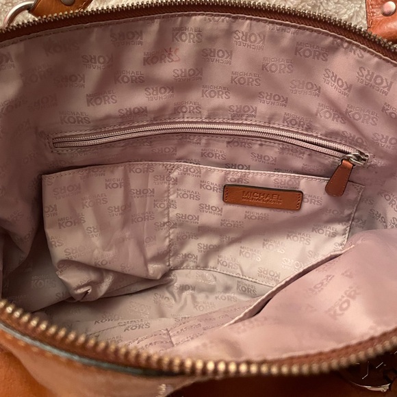 Michael Kors Uptown Astor Studded Leather Satchel/Tote 2 handles 1 Strap Camel - Picture 7 of 10